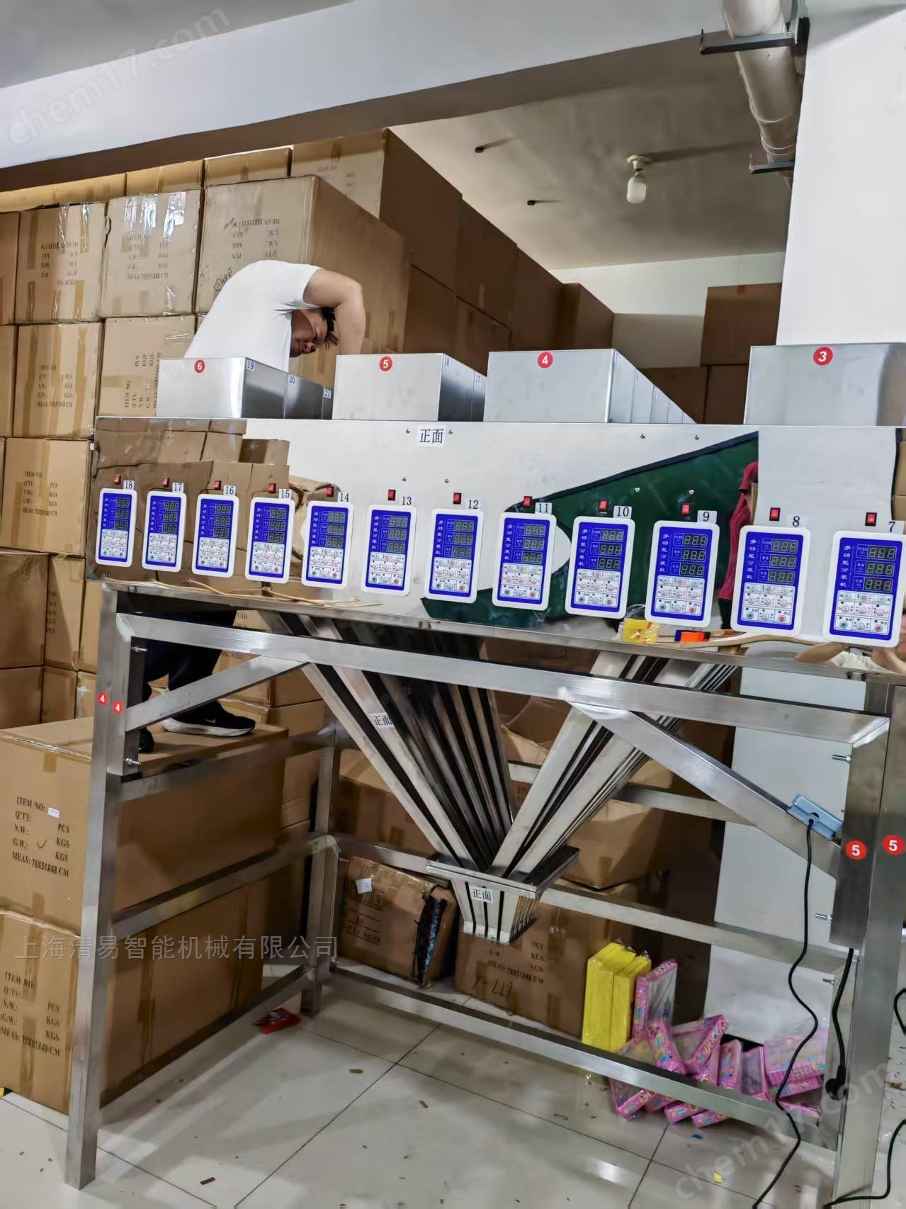 非標(biāo)定制28頭彩色拼豆顆粒盒裝分裝機(jī)