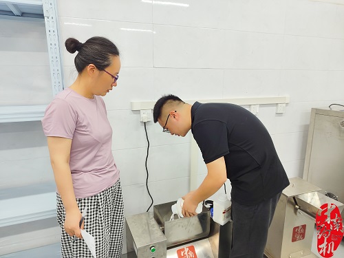 工程師圓滿完成鄭州衛(wèi)生健康職業(yè)學(xué)院制藥設(shè)備調(diào)試與培訓(xùn)