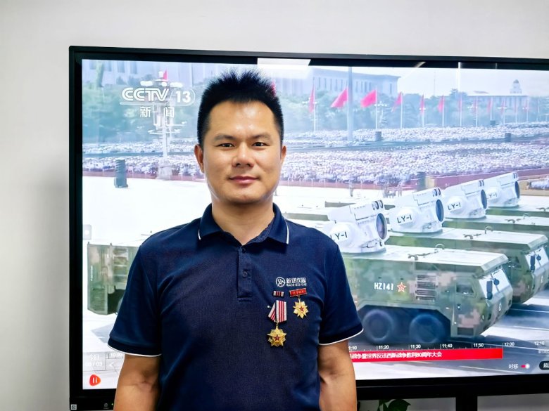 以“阅兵精神”导向：新诺仪器全员观看盛典，凝聚民族自豪感！