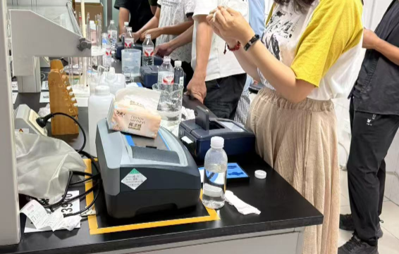 天爾工程師上門！天津某水務(wù)集團(tuán) 5 臺 1060 葉綠素藍(lán)綠藻設(shè)備培訓(xùn)完成